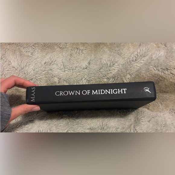 Crown of Midnight by Sarah J Maas - Picture 2 of 5